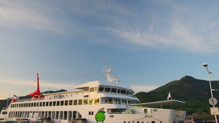 充実したお土産、土庄港周辺は見所満載