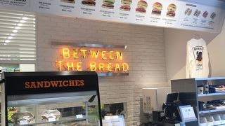 ビトウィーン ザ ブレッド エベツ