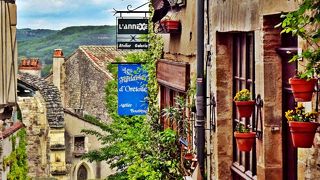  天空の村として人気・・美しい村登録でない理由とは?　Cordes-sur-Ciel