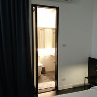 ベットルームからバスルーム方向