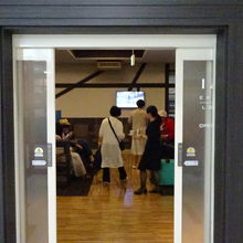 ドアが開いて中の雰囲気がチョット見えました。