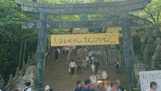 銅の立派な鳥居