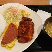 フードコートで沖縄の定食屋さんの味