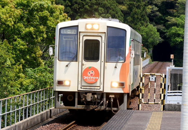 今は工事中のプレハブの小さな駅　海部までの切符しか売っていない