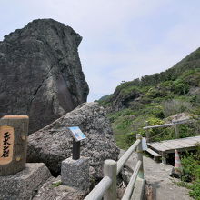 ここで通行止め　車道に戻らなければならない