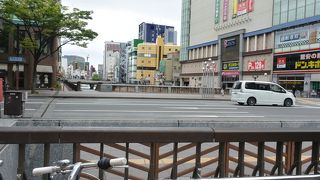 橋の長さは短い。