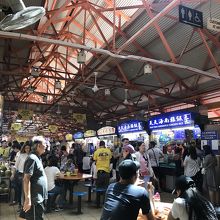 お店の並んでいる所は席を探すのが難しい