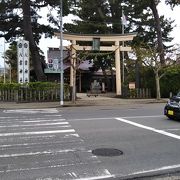 駅近くにある八雲神社