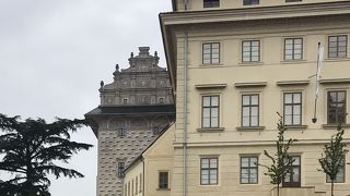 外壁が特徴的な建物