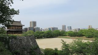 大手門から本丸に登城する際に目にします。