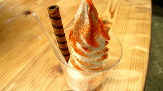 青い温泉に入ることもできます