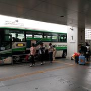 佐賀駅前から空港へは直通のバスが出ています。