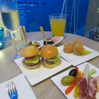 クラブラウンジのカクテルタイム