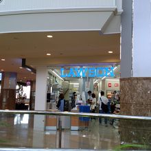 人が多いので、離れた所から写しました。