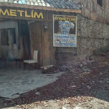 朝食を出すカフェも多数。