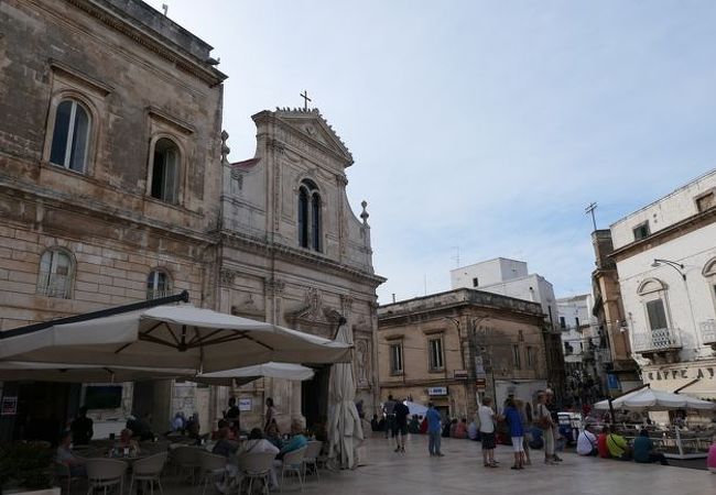 リベルタ広場は飲食店がいっぱい♪