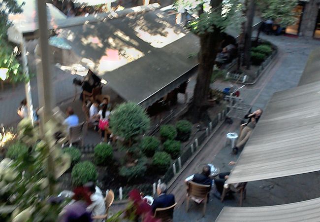 ウル・ジャーミィ前にある隊商宿。