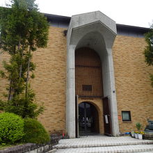 美術館入口。化石博物館もここから入館します