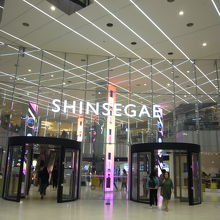 地下鉄駅直結です