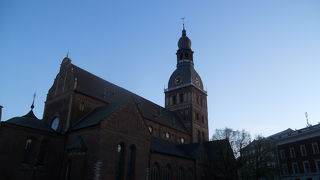 バルト三国最古の歴史をもつ重厚感のある教会☆