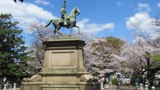 多くある記念碑のひとつなのよー