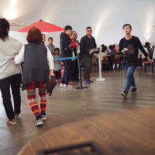 直ぐに満席です