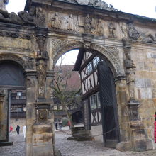 旧宮殿入口の門
