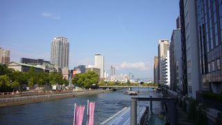 水上から大阪の街を眺められます