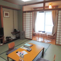 部屋は和室の10畳、普通です