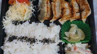 餃子弁当をテイクアウト