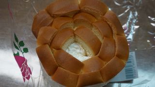 食パンをグルグルっと巻いて