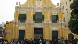 セナド広場から聖ドミニコ教会の中間
