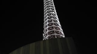 横浜マリンタワーは２０２２年３月末まで改修工事のため休館中です