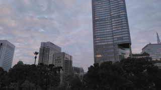 東京ミッドタウン日比谷が背後に