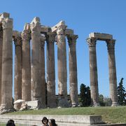重量感ある大理石柱が残っているゼウス神殿