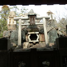 一ノ峰（上社神蹟）の奥にある、奥社でしょうか