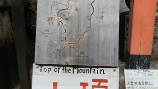 稲荷信仰の原点、稲荷山への参拝は運動靴がベスト