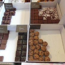 こんな感じで種類ごとにペーパーボックスに入っています