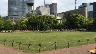 香りが強いバラが植えてあるエリアがありました。