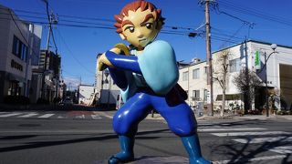 極彩色のアニメキャラっぽい像