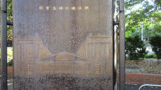 初代横浜駅が描かれてます