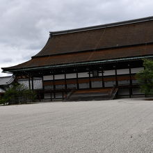 紫宸殿の全景。