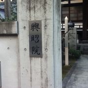 神谷町駅南東の浄土宗のお寺