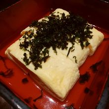 お重に入った出し巻き玉子