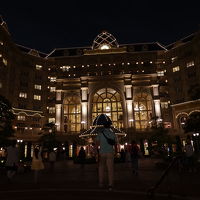 夜のディズニーランドホテル。きれいでした。
