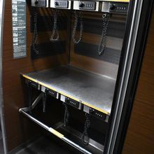 大型の荷物置き場は便利。