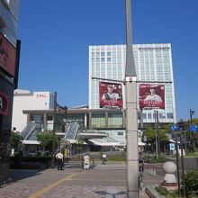 通りの突き当たりは仙台駅東口です