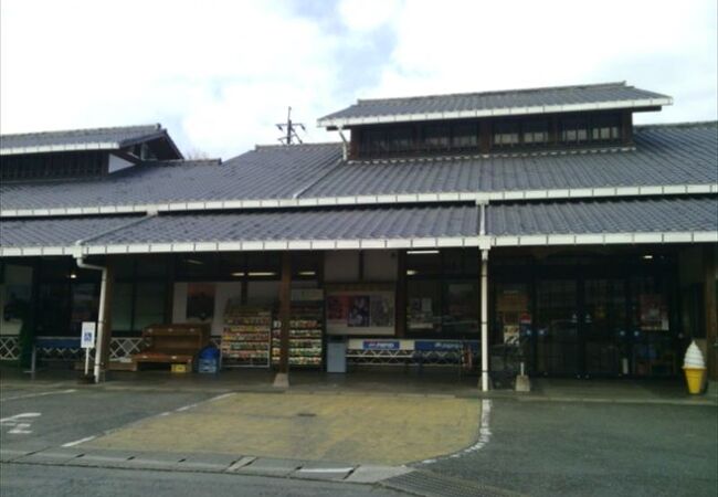 緑彩館(物産館)