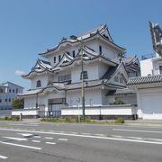 小田原城址公園よりさらに南側のエリアにあります。