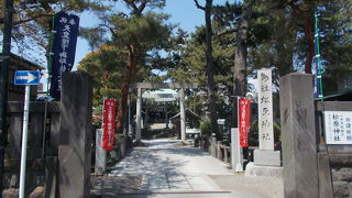 小田原城址公園の東側のエリアにあります。